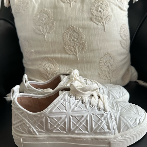 New Antonio Melani Tennis Shoes never worn - Picture 3 of 4